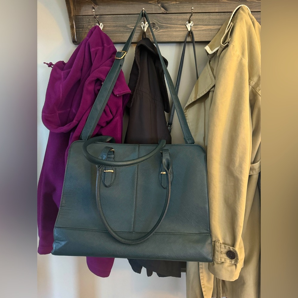 Work shoulder bag. Fits MacBook.